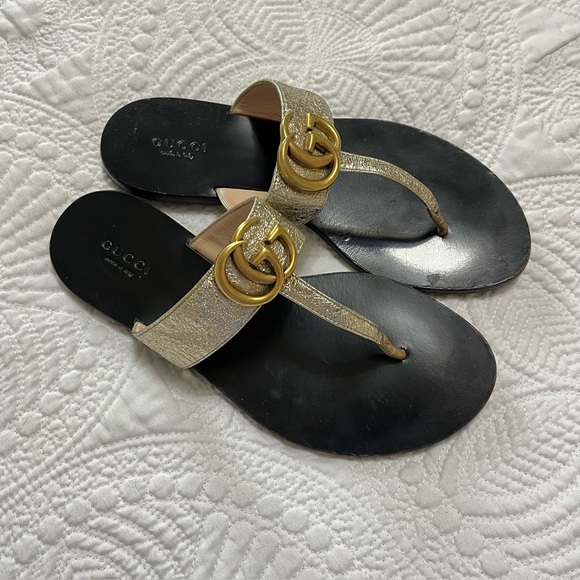 GUCCI Marmont Double GG Gold T Strap Flat Sandal Black Leather Size 36.5 - Picture 2 of 8